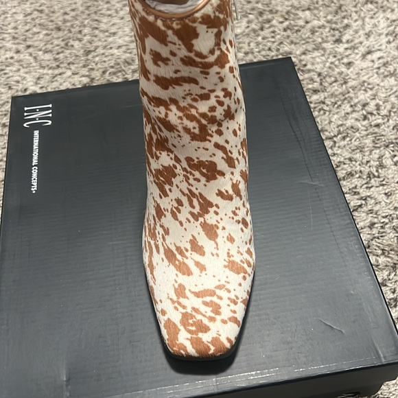 Cowhide ankle boots. NWT - Picture 3 of 3